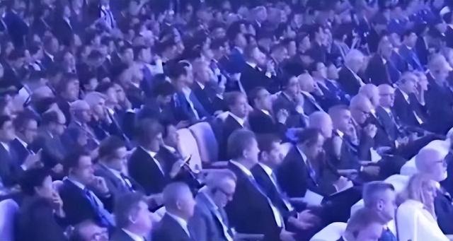 世界杯一战封神！18 岁小将完爆卡塞米罗！曼联 6000 万疯抢！